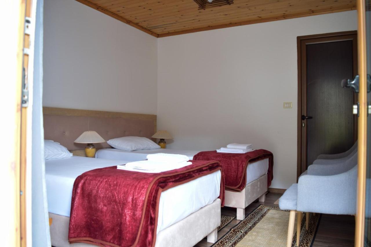 Sokaku I Te Marreve Guesthouse Gjirokaster Bagian luar foto
