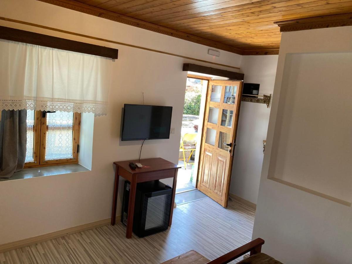 Sokaku I Te Marreve Guesthouse Gjirokaster Bagian luar foto