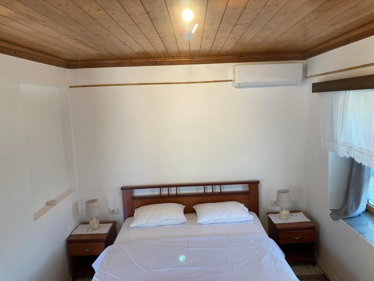 Sokaku I Te Marreve Guesthouse Gjirokaster Bagian luar foto