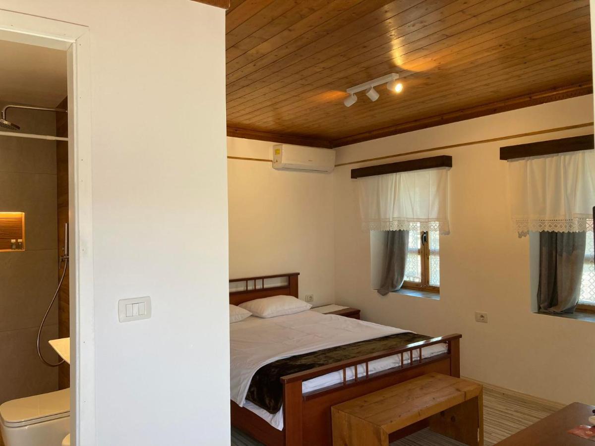 Sokaku I Te Marreve Guesthouse Gjirokaster Bagian luar foto