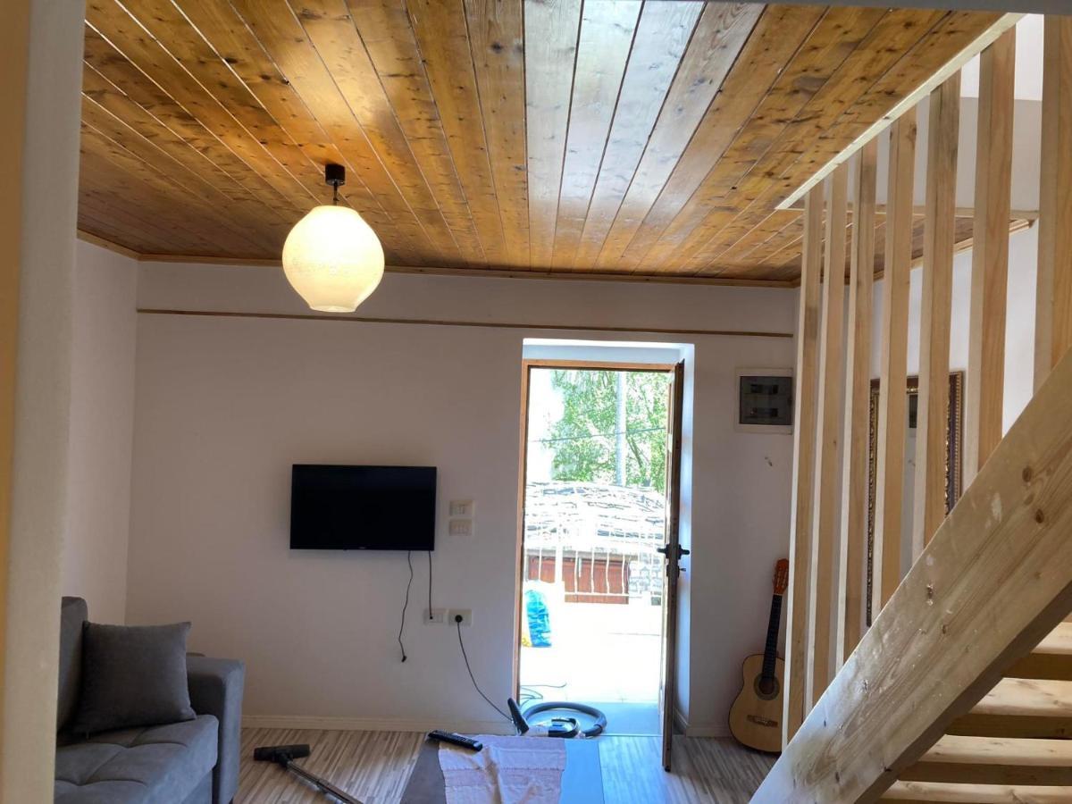Sokaku I Te Marreve Guesthouse Gjirokaster Bagian luar foto