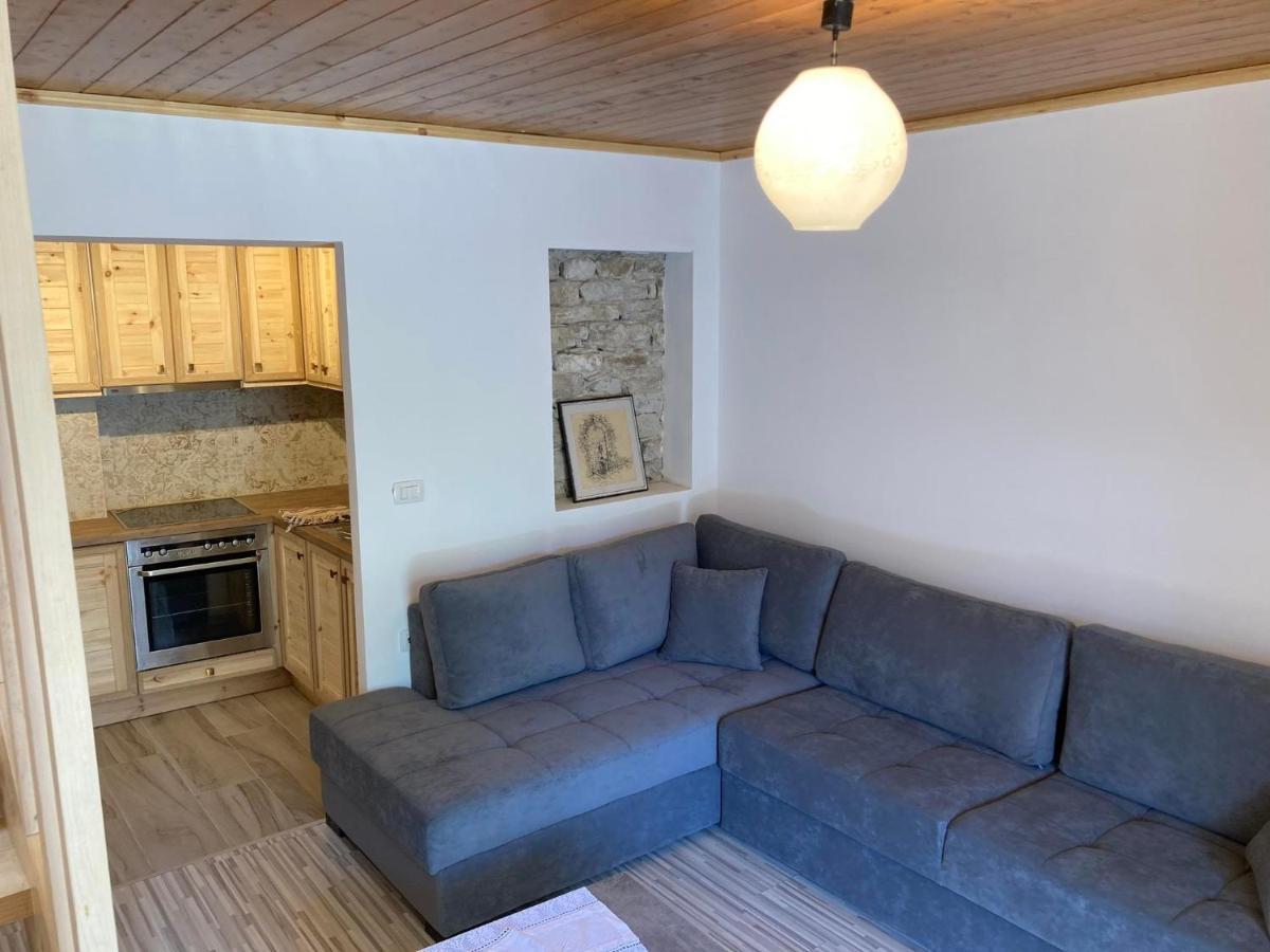 Sokaku I Te Marreve Guesthouse Gjirokaster Bagian luar foto