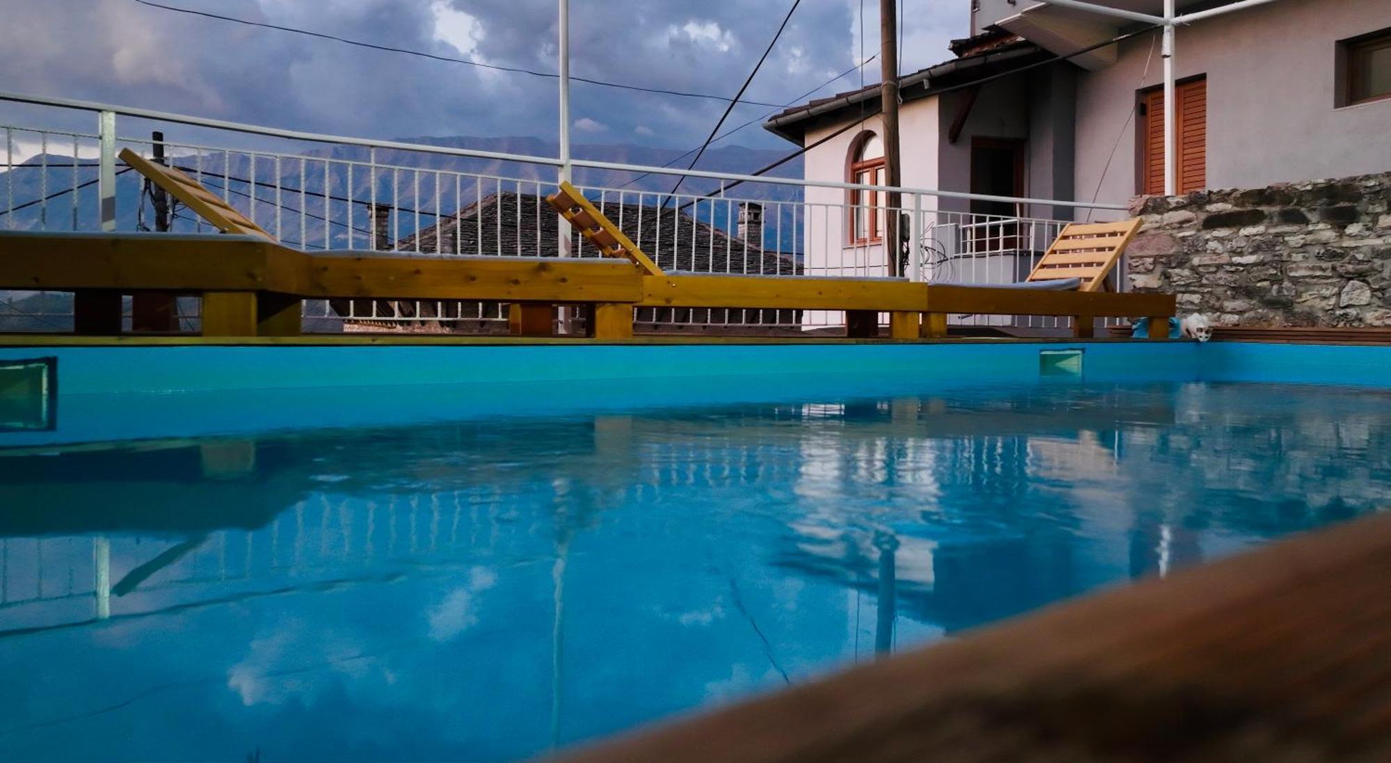 Sokaku I Te Marreve Guesthouse Gjirokaster Bagian luar foto
