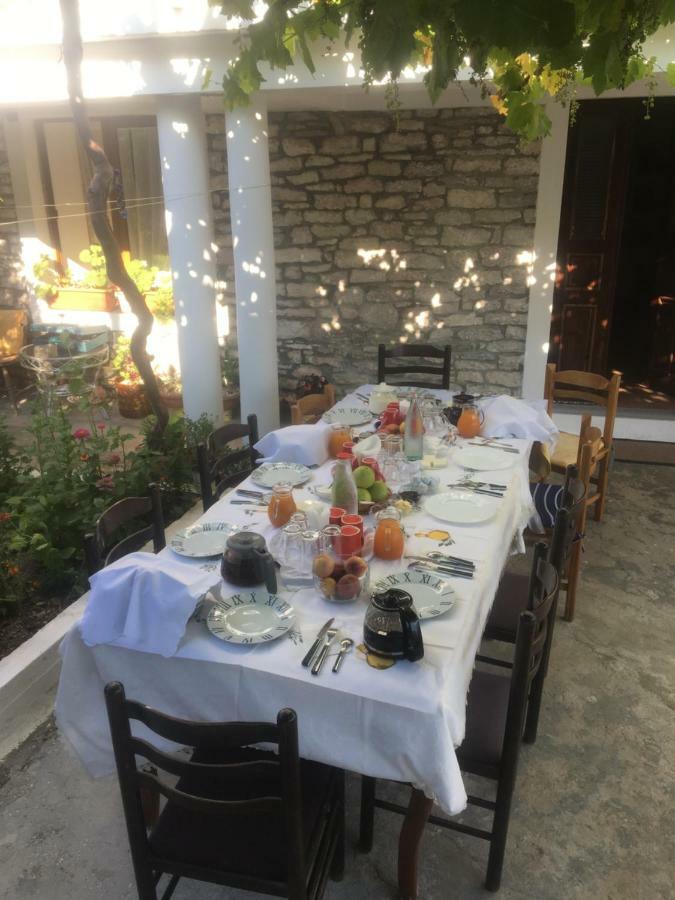 Sokaku I Te Marreve Guesthouse Gjirokaster Bagian luar foto